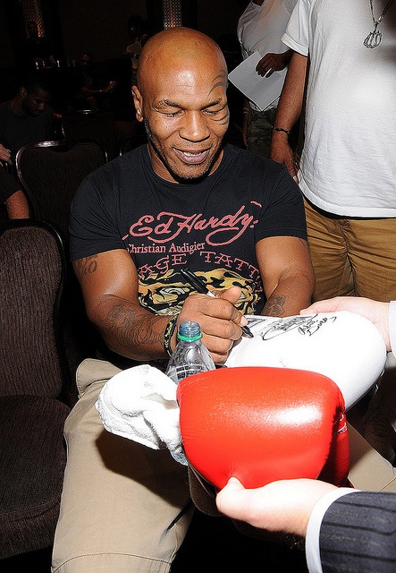 mike tyson autograph signing