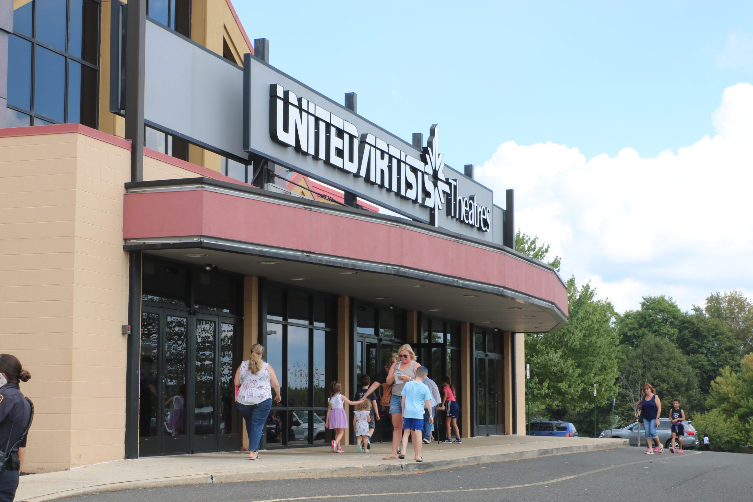 oxford valley regal theater