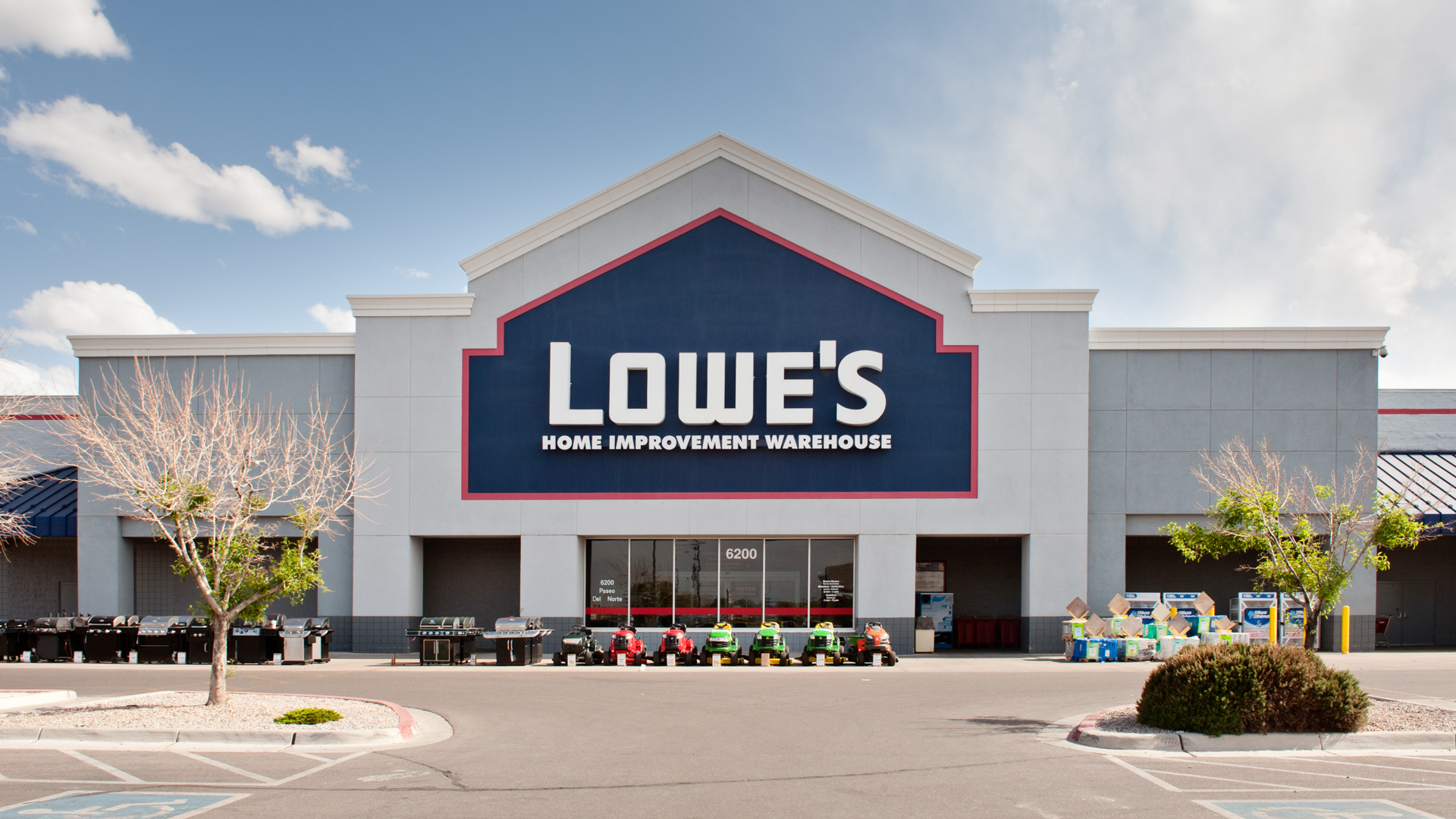 lowes timings on sunday