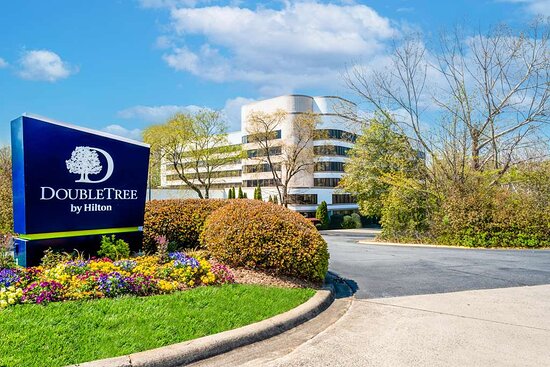 hilton hotels near pnc music pavilion charlotte nc