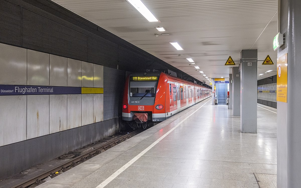 dusseldorf airport by train