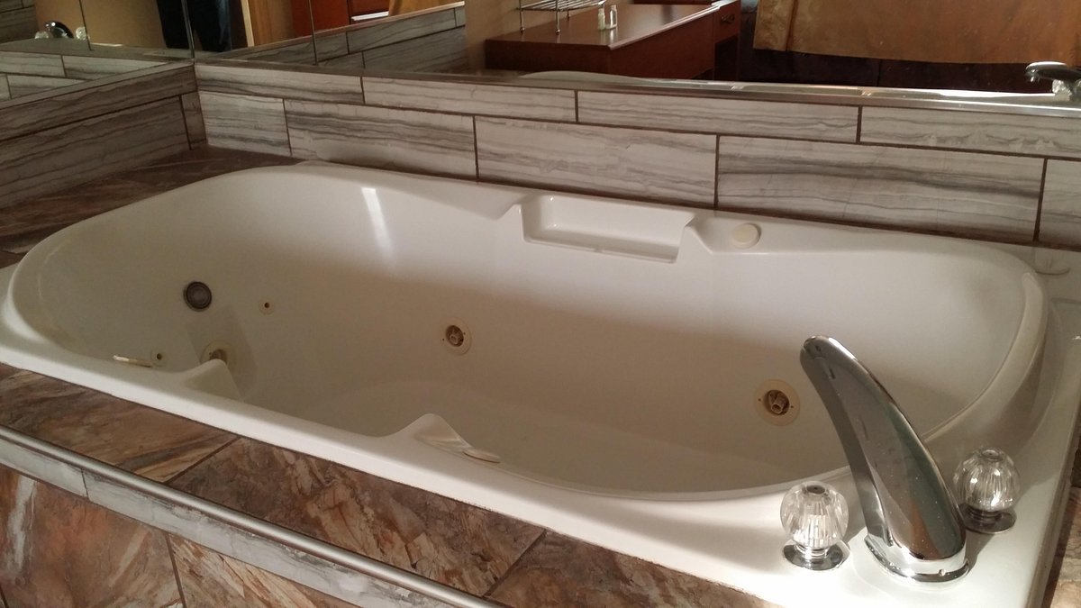 hotels in huntsville al with hot tub in room