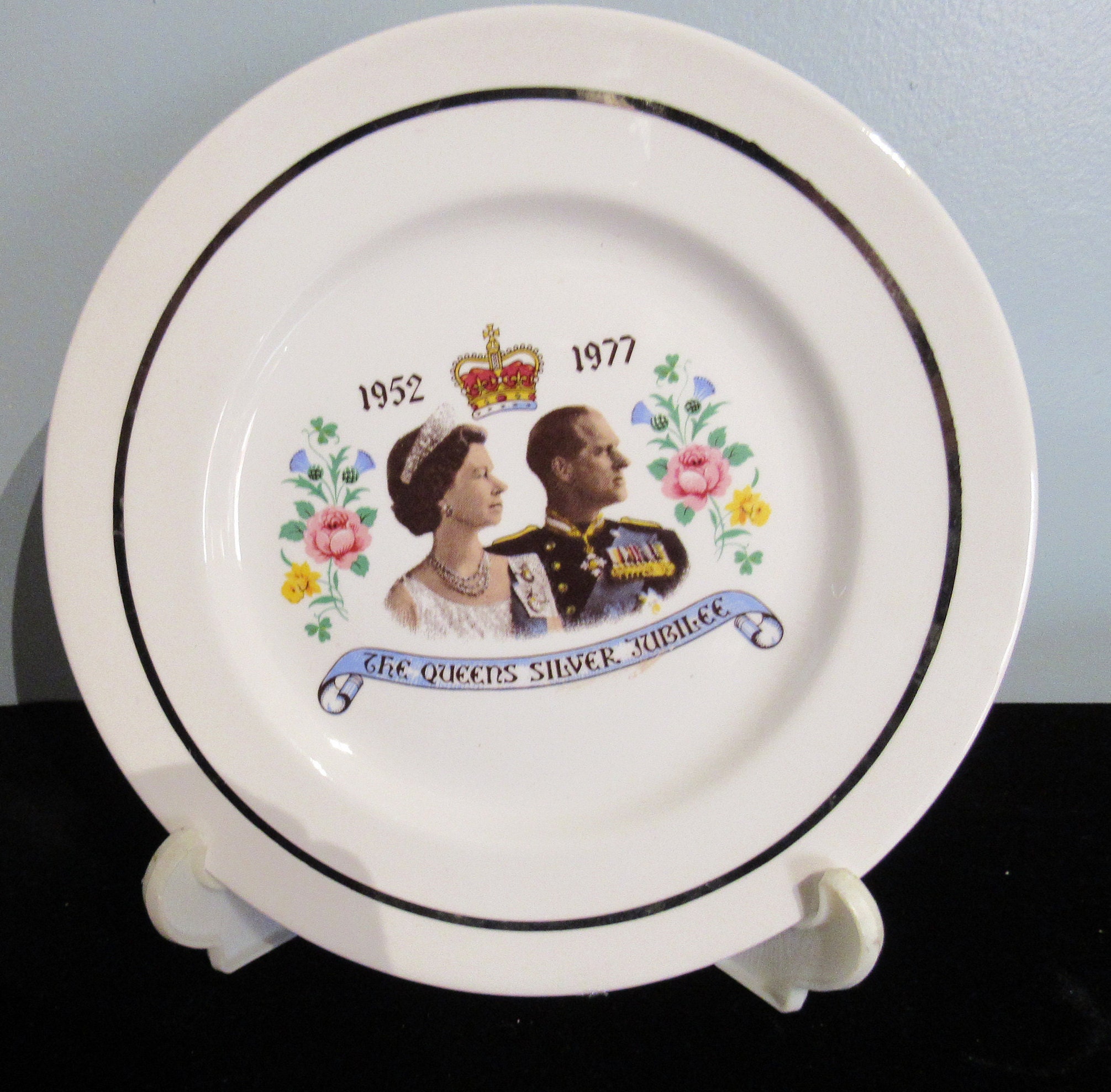 queens silver jubilee plate