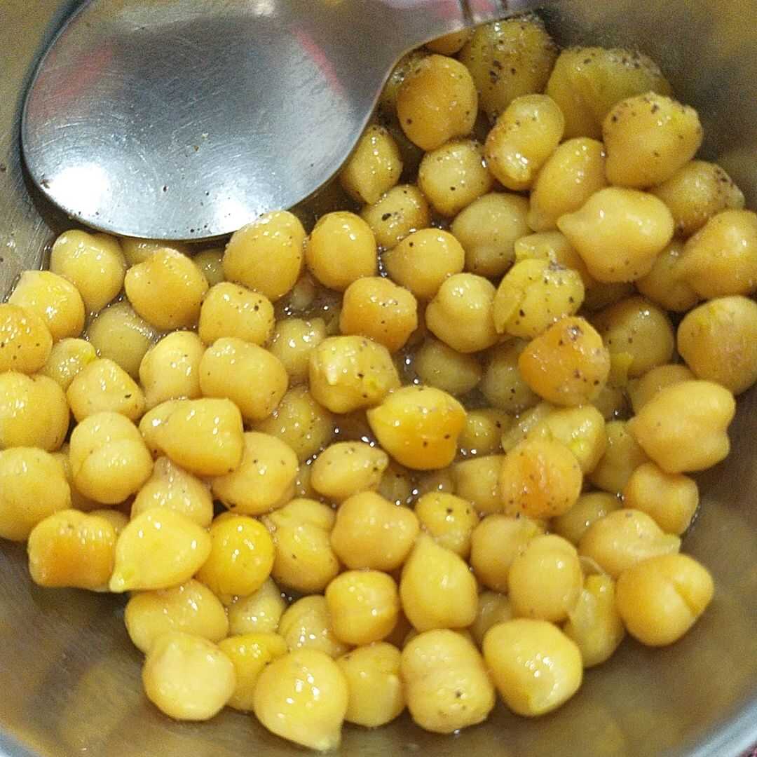 100 gm boiled chickpeas nutrition