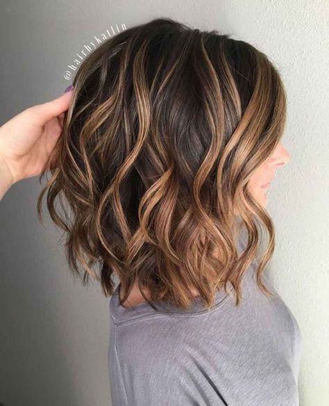 mechas caramelo cabello corto