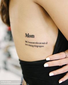 originales tatuajes en las costillas para mujer