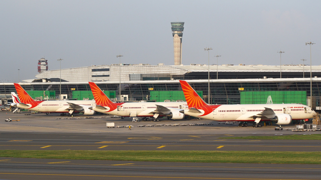 flight status indira gandhi international airport