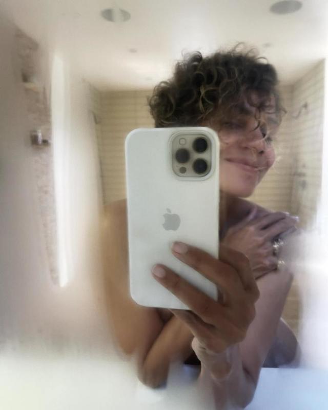 totally naked picture of 56-year-old halle berry