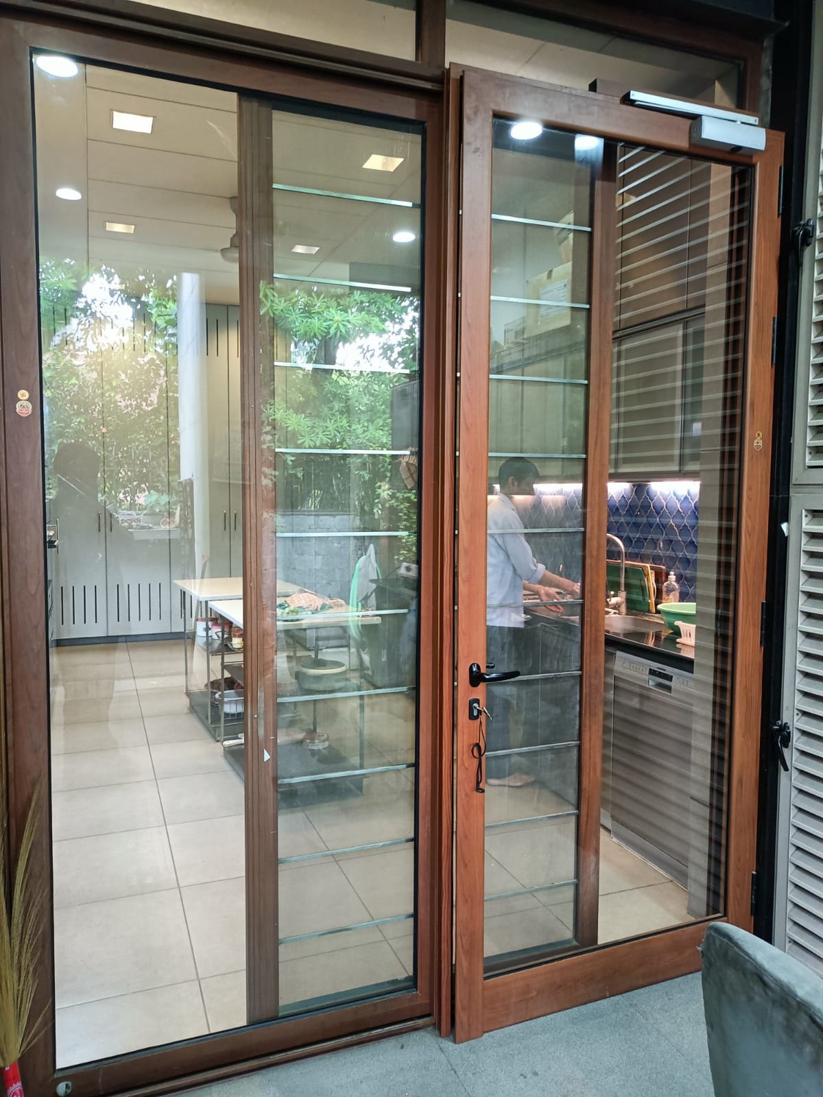 aluminium door fabricators near me