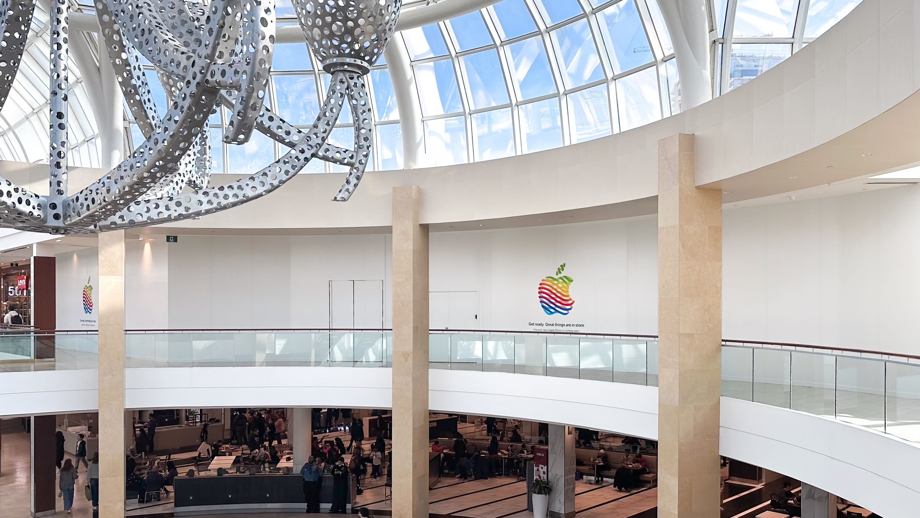 apple store mississauga square one