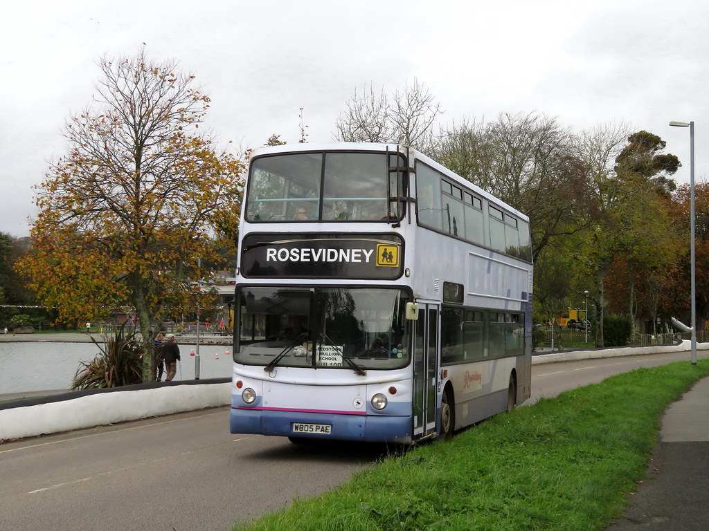 bus from helston to porthleven