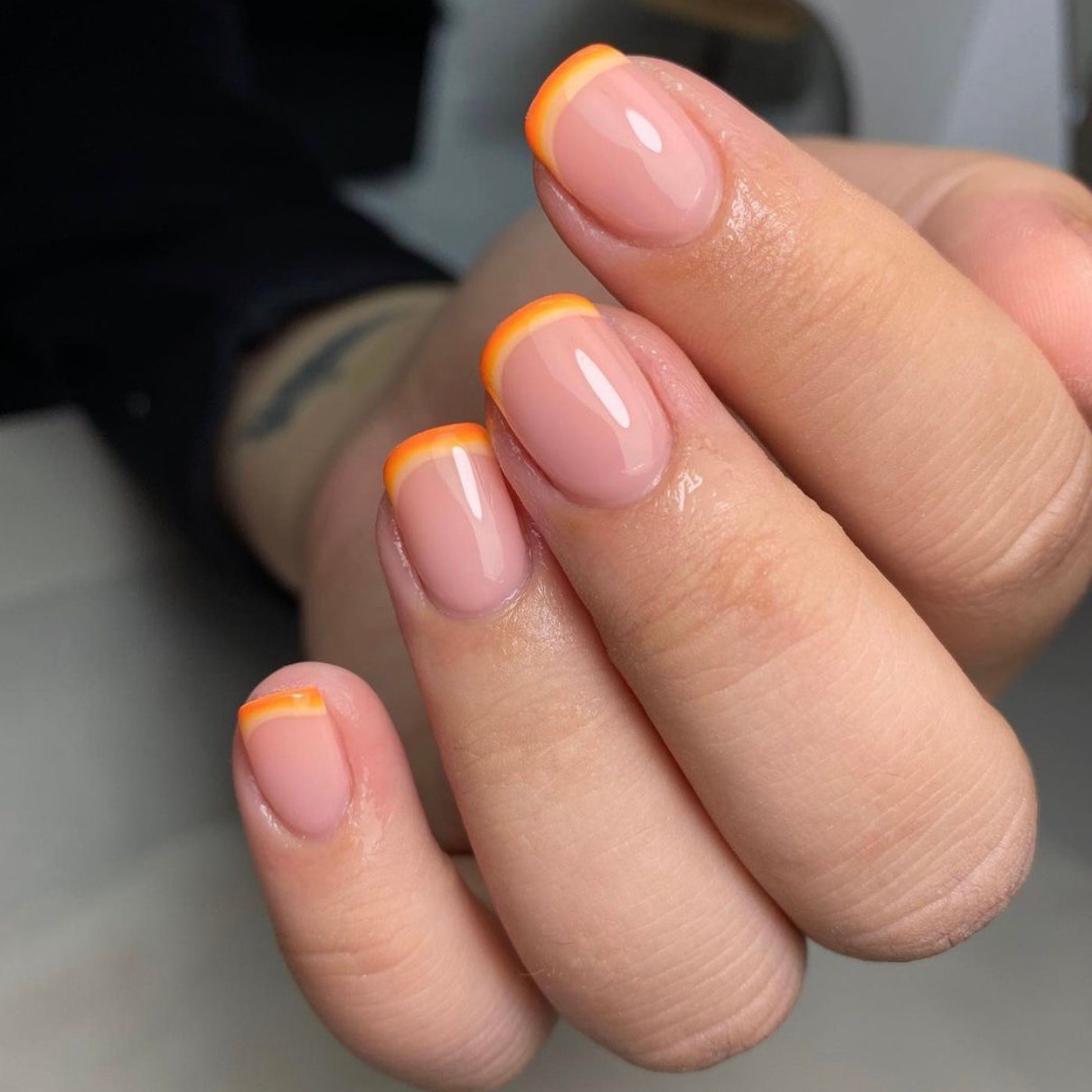 manicura francesa naranja fluor