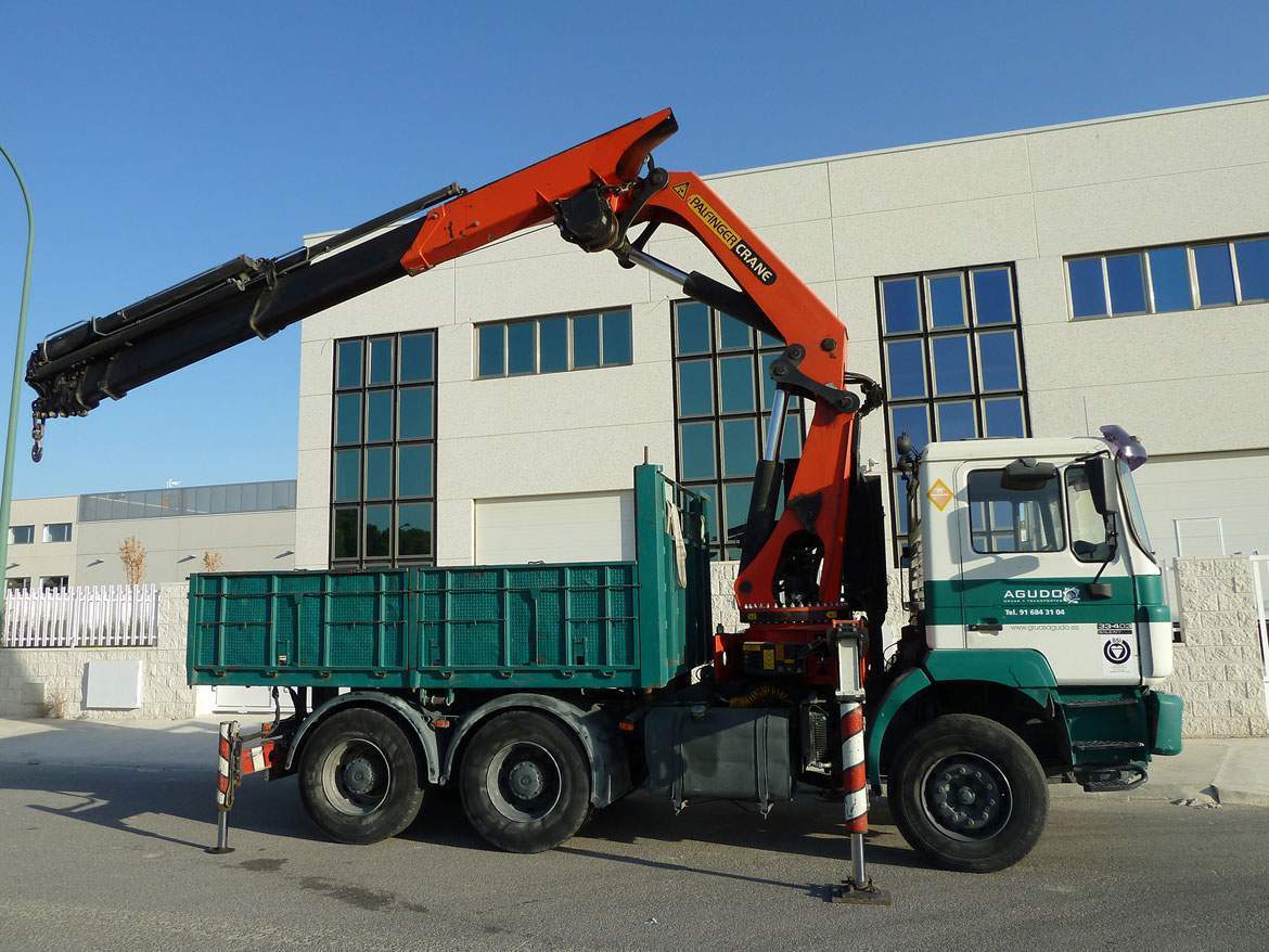 cabezas tractoras con grua