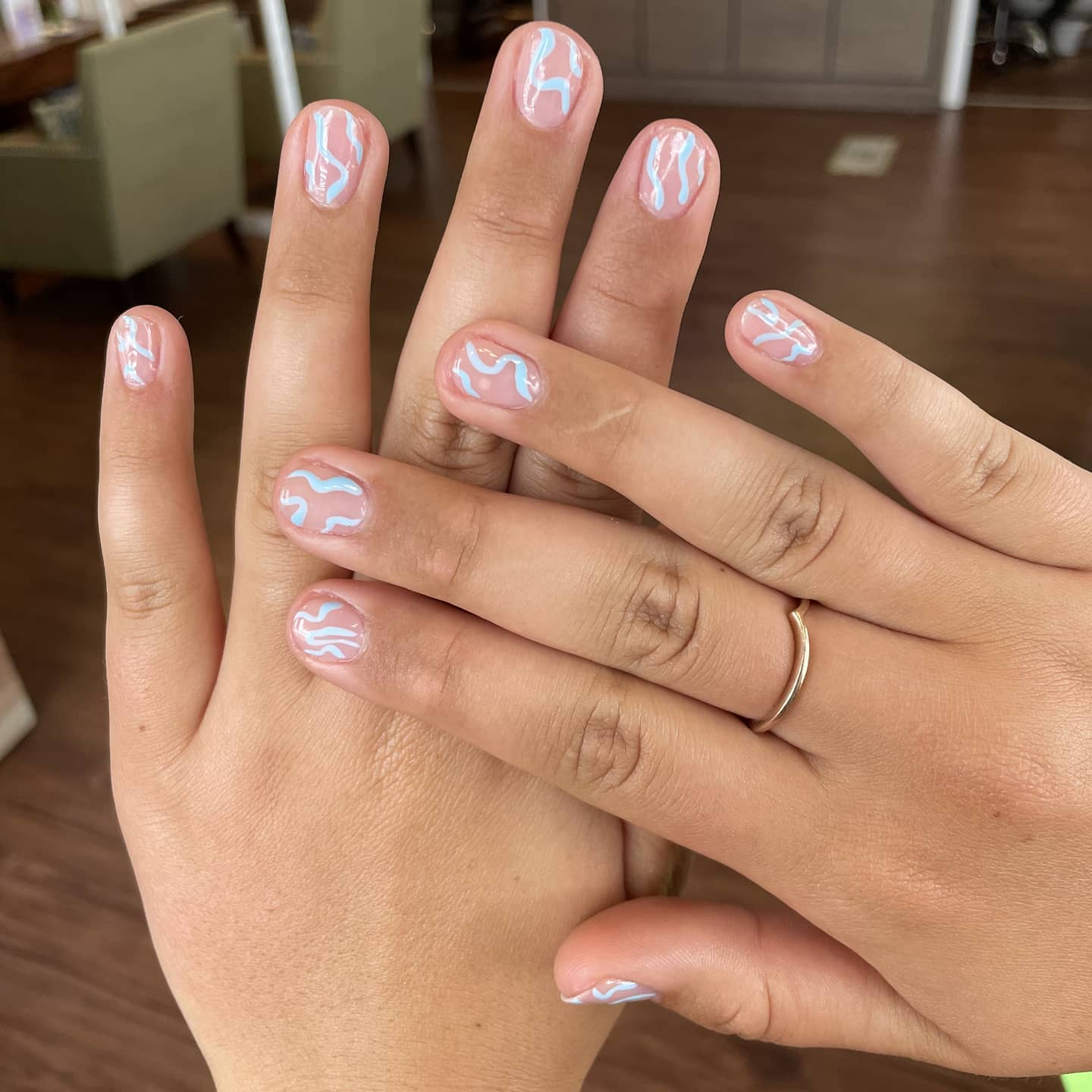 clear short nails with design