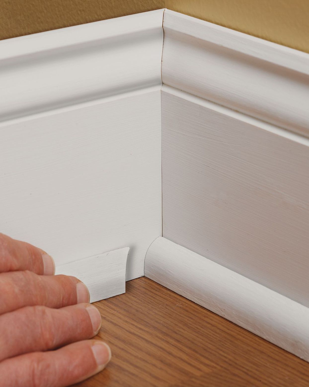 how to install shoe molding inside corners