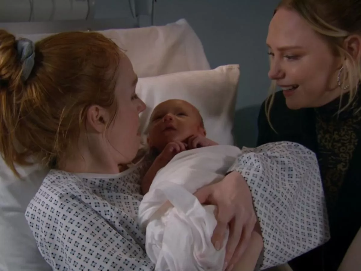 does chloes baby die in emmerdale