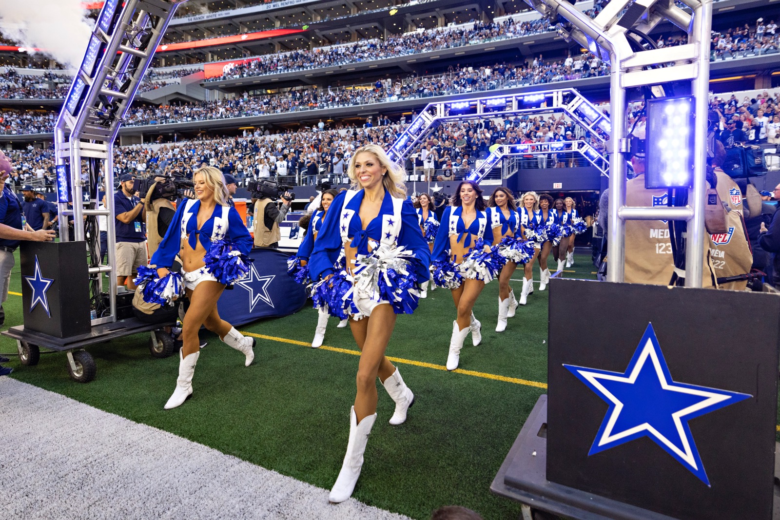 dallas cowboys cheerleaders salary