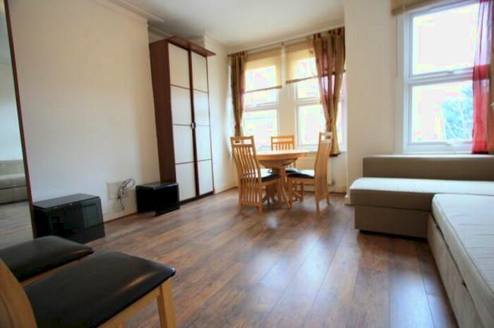 2 bedroom house to rent in tooting