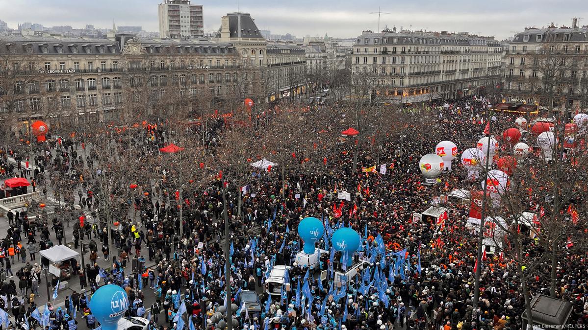 france protests pension