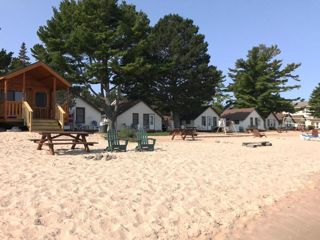 the beach house mackinaw city reviews