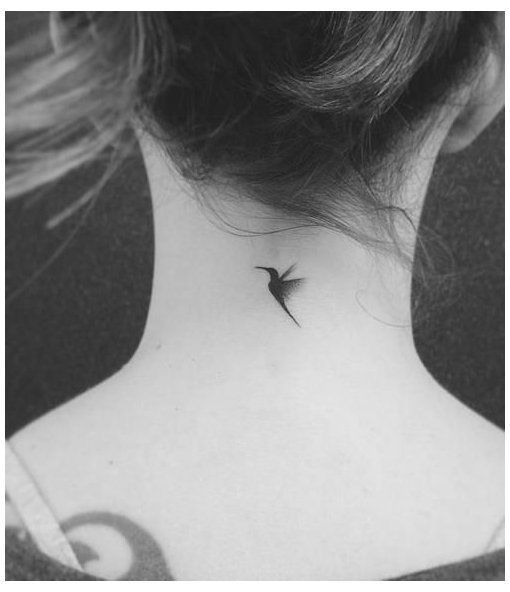 tatuajes de colibri en el cuello