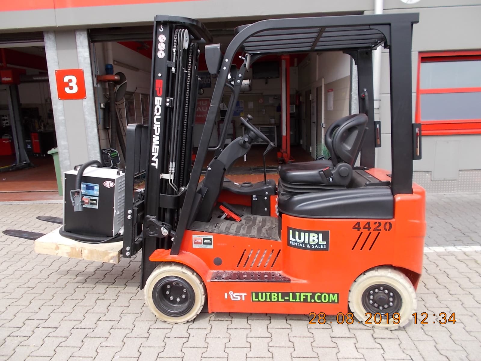 forklift truck hire near me