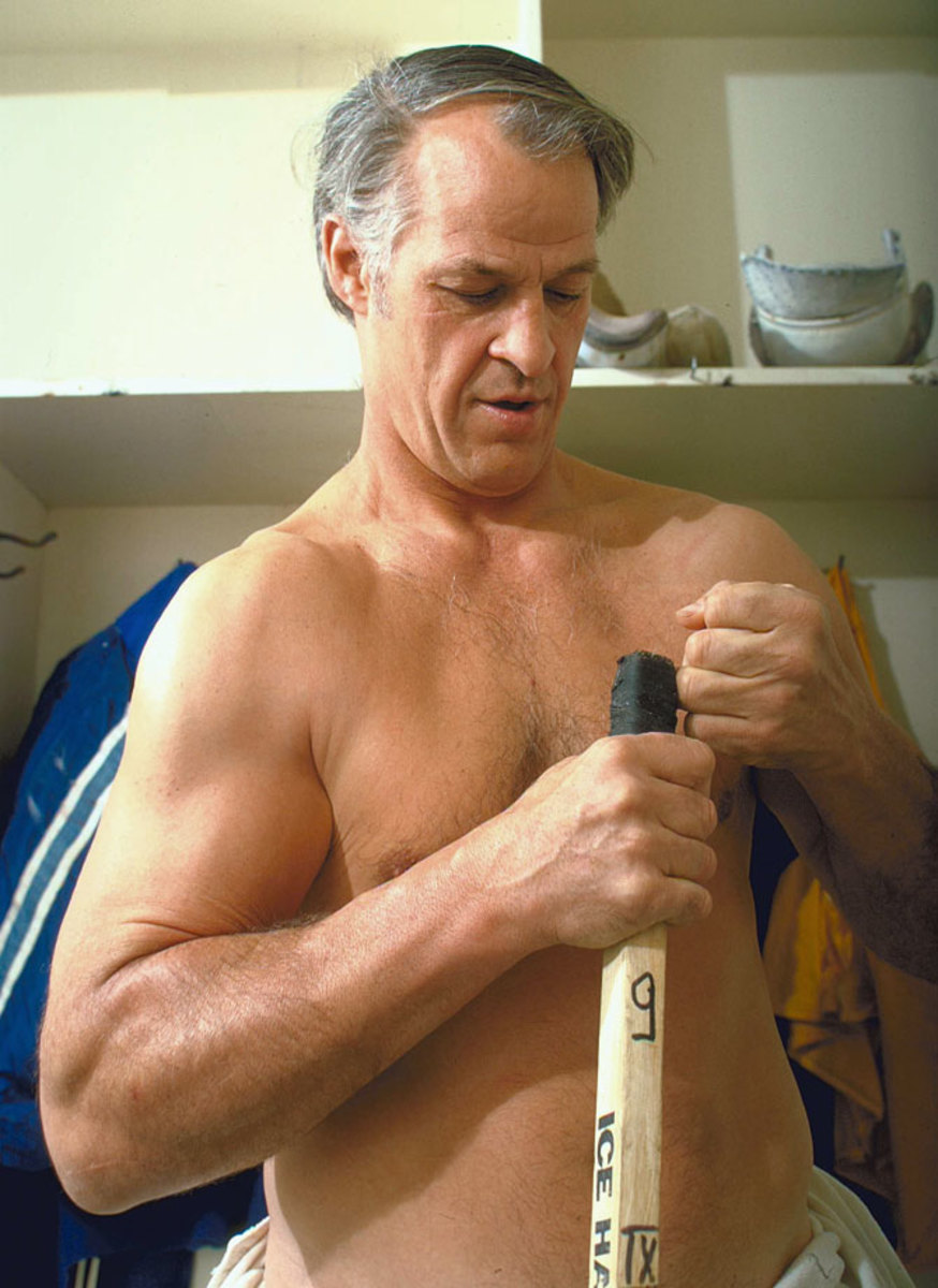 gordie howe no shirt