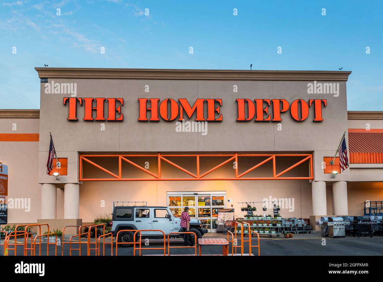 home depot cerca de aquí