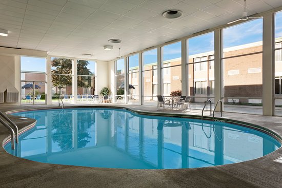 hotels in bangor maine with indoor pool