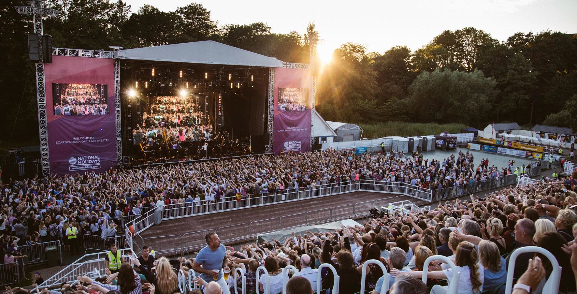 hotels near scarborough open air theatre