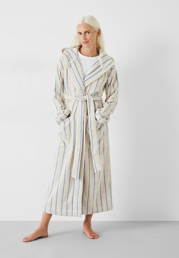 hush bathrobe