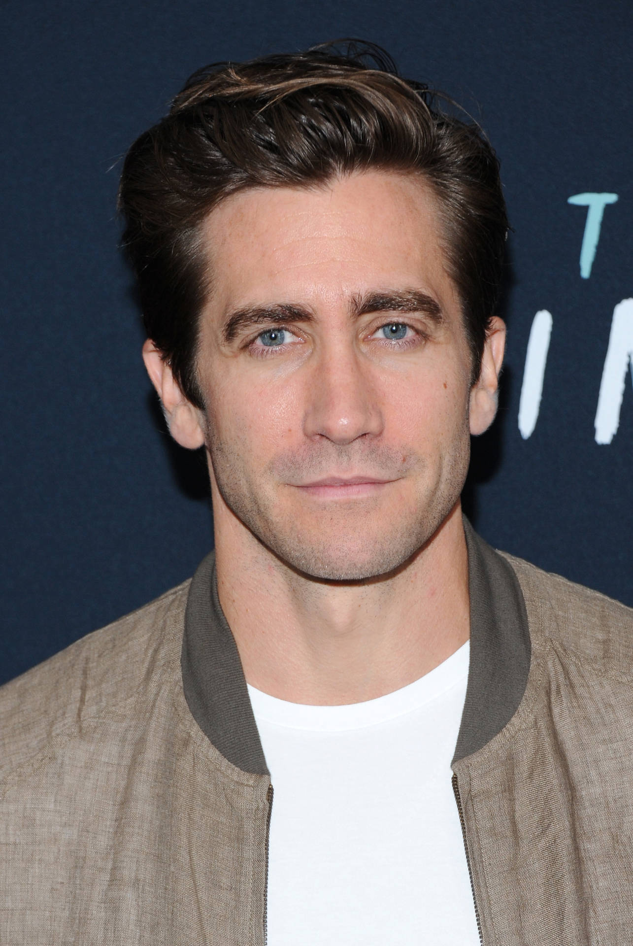 jake gyllenhaal handsome