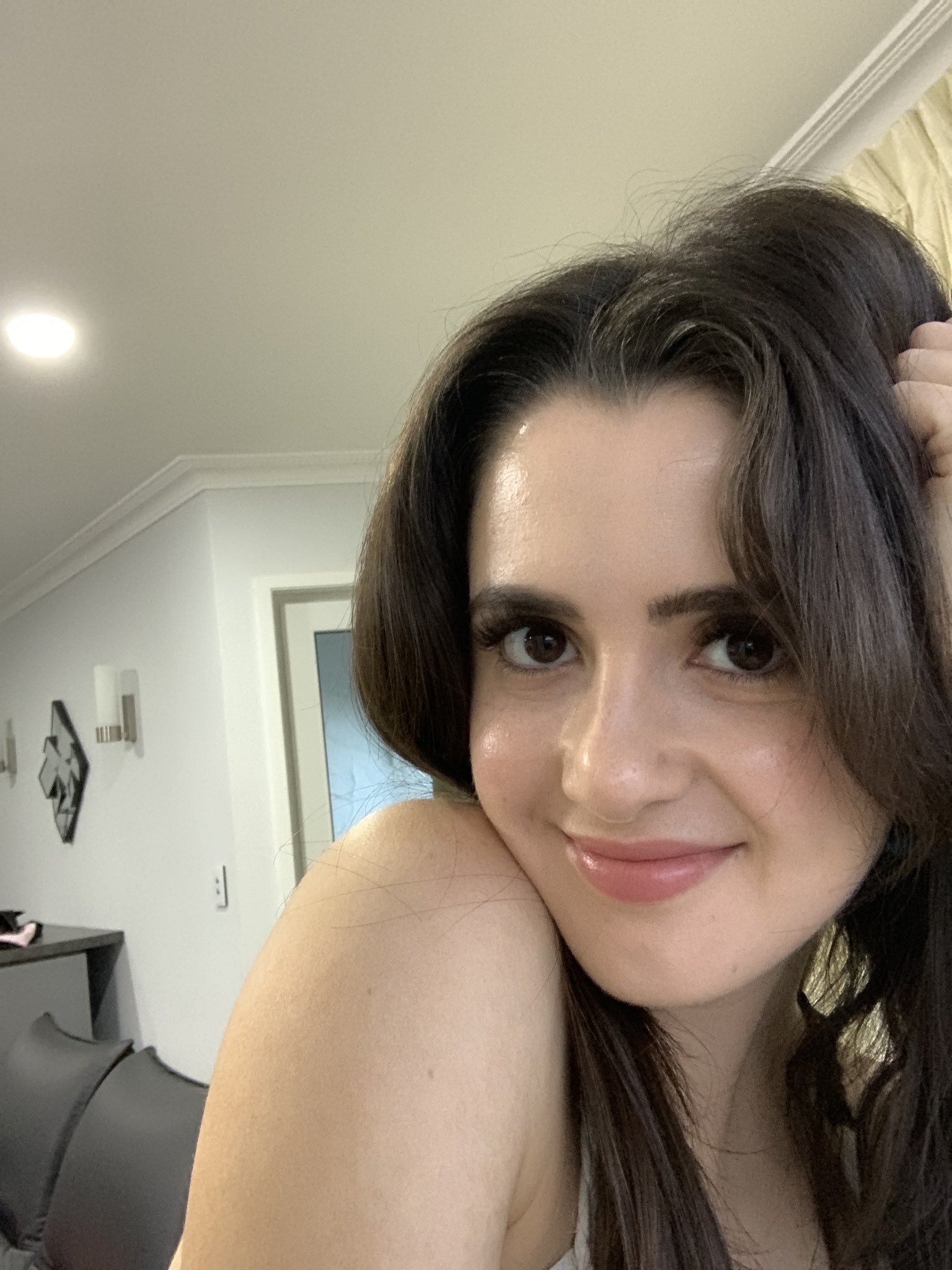 laura marano twitter