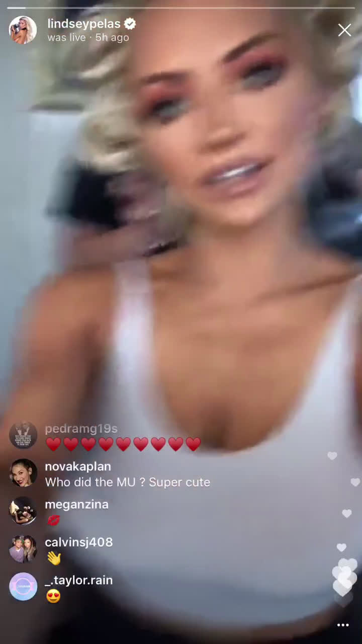 lindsey pelas live