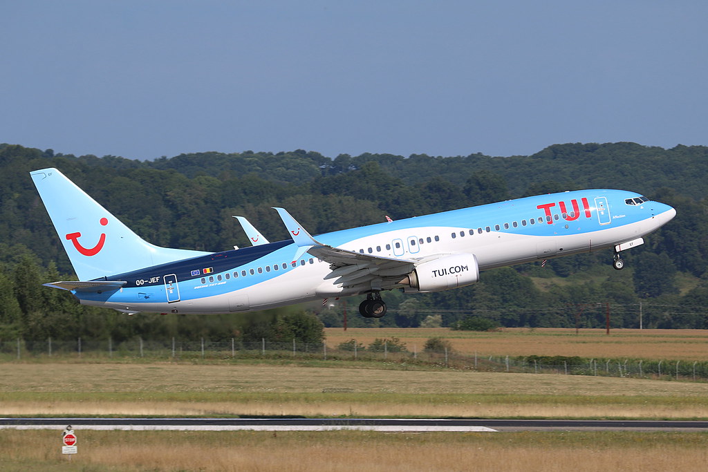 london gatwick arrivals tui