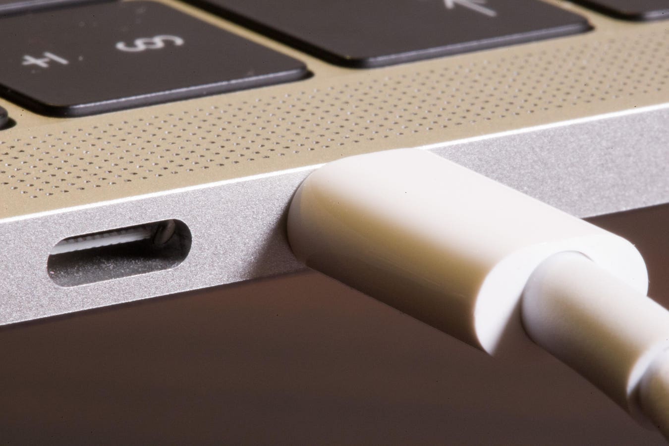 macbook pro charging port