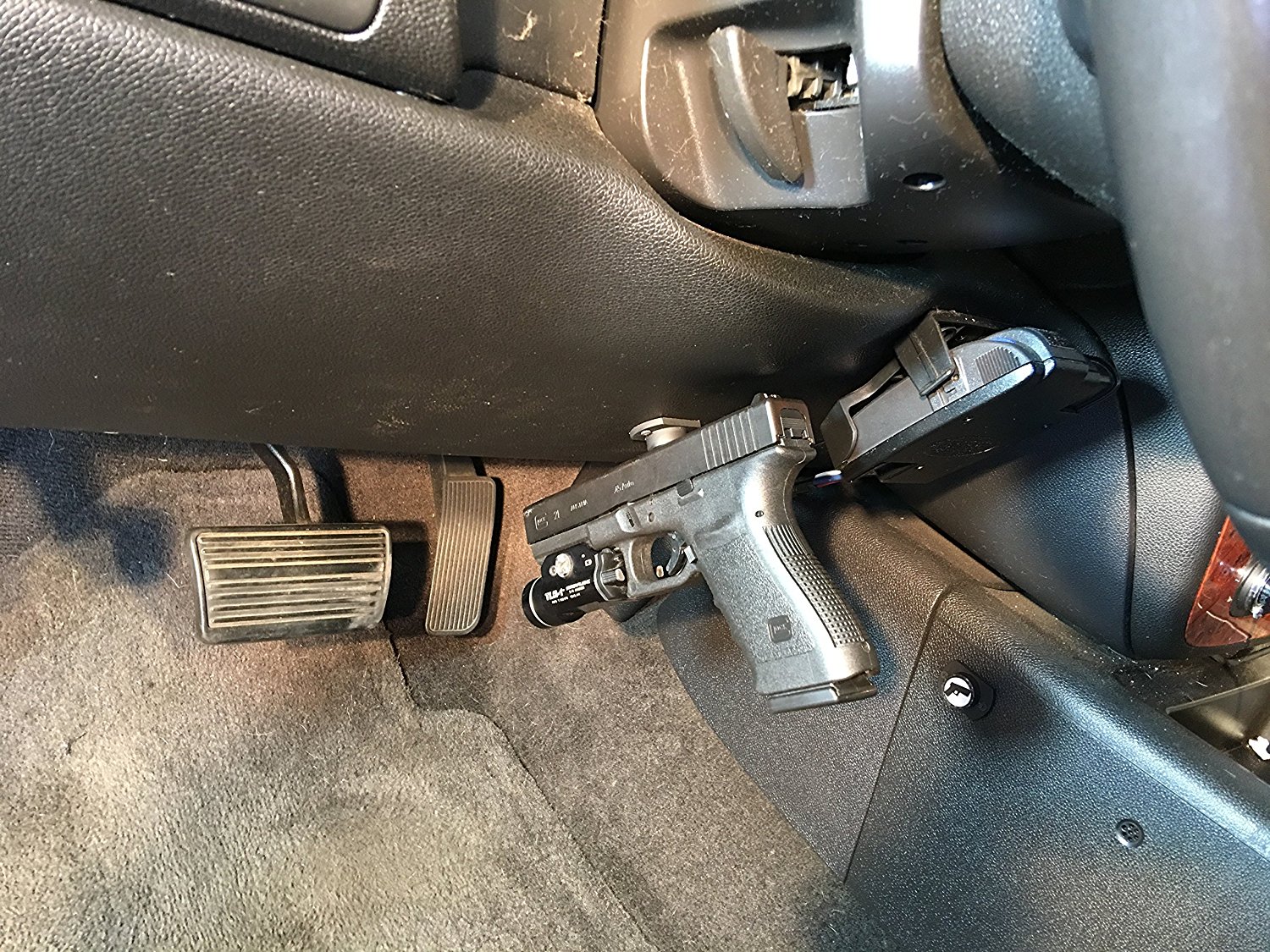 magnet holster for car