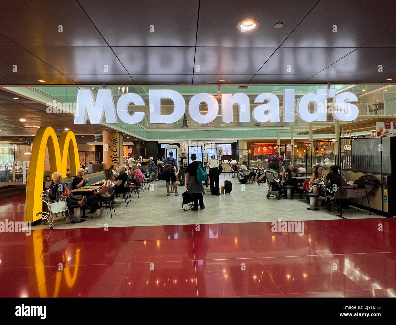 mcdonalds barcelona airport