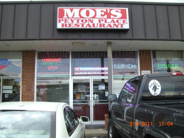 moes peyton place menu