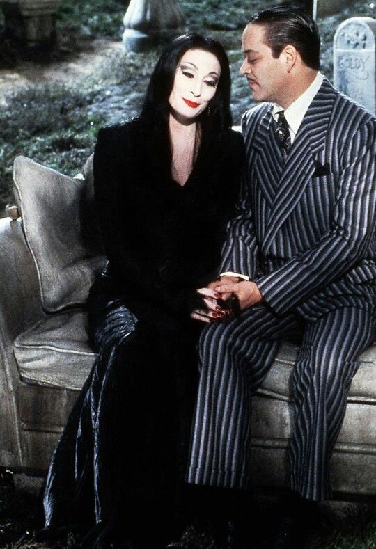 morticia y gomez addams