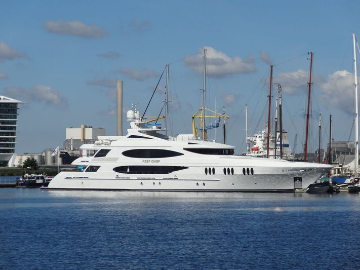 motor yacht reef chief