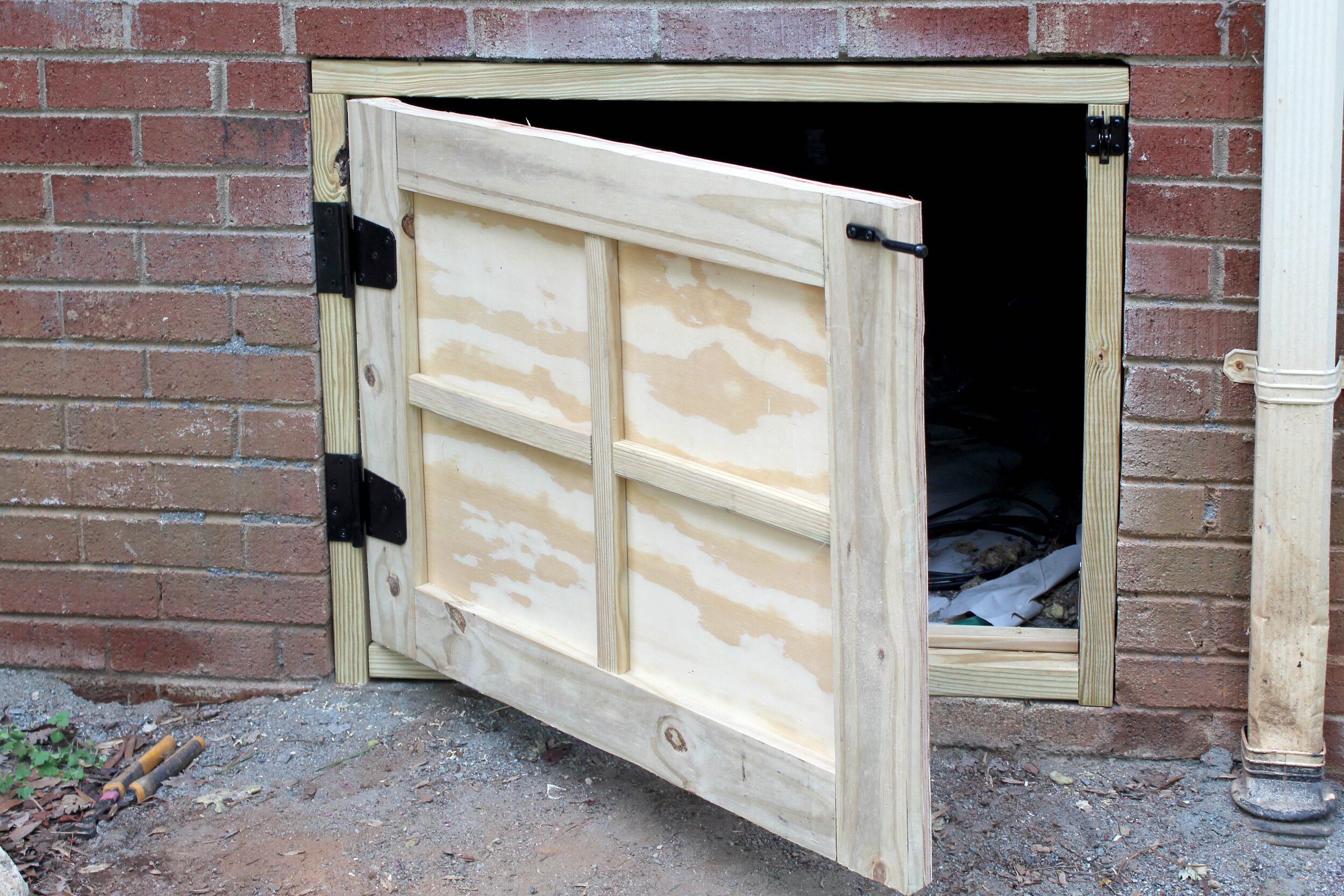 outdoor crawl space door ideas