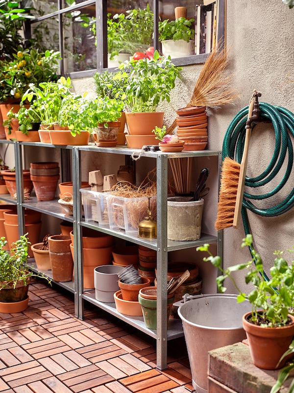 outdoor garden shelves