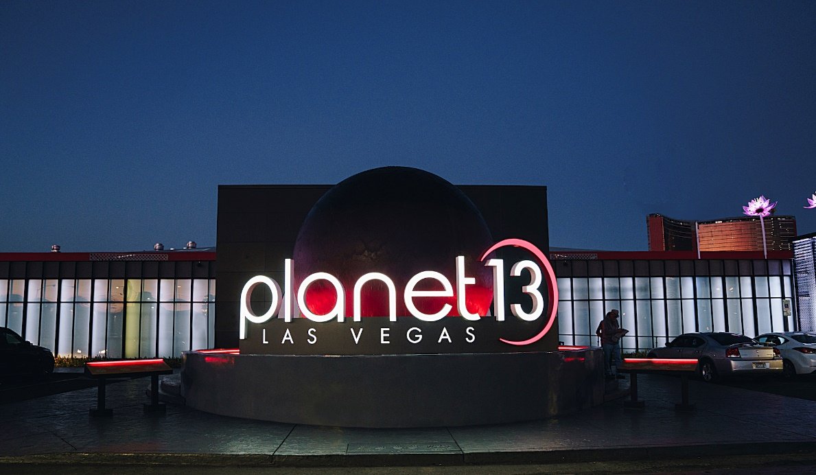 planet 13 stock