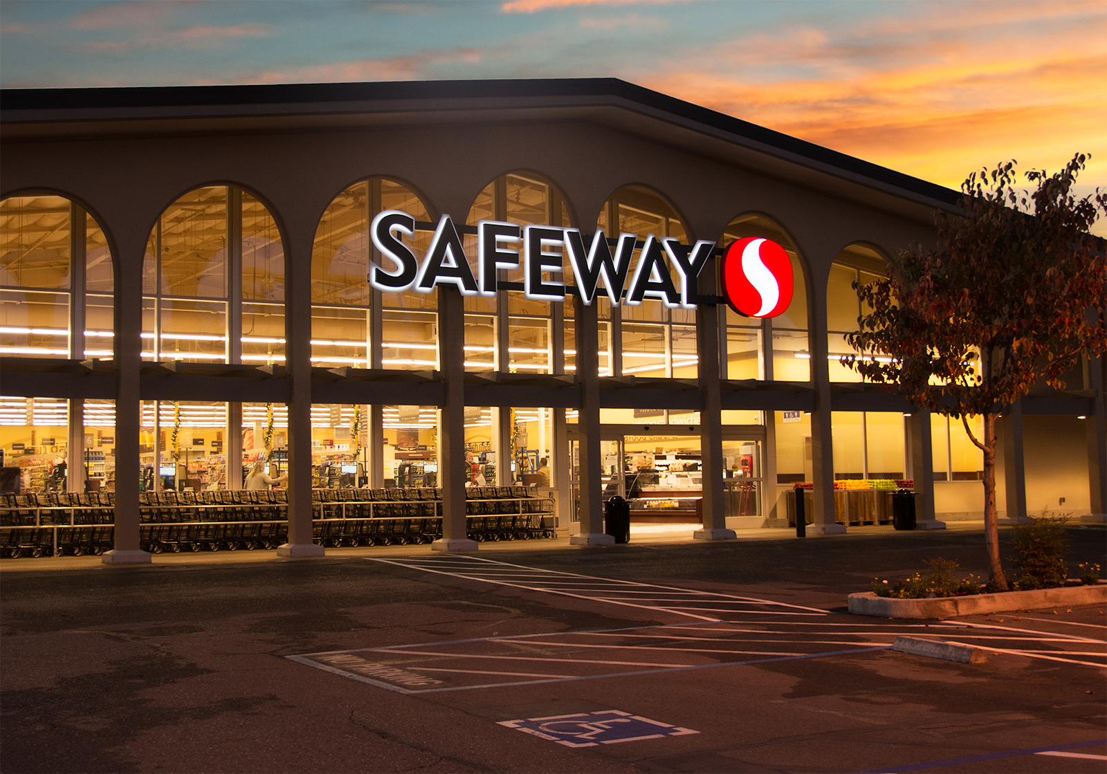 safeway hours for tomorrow