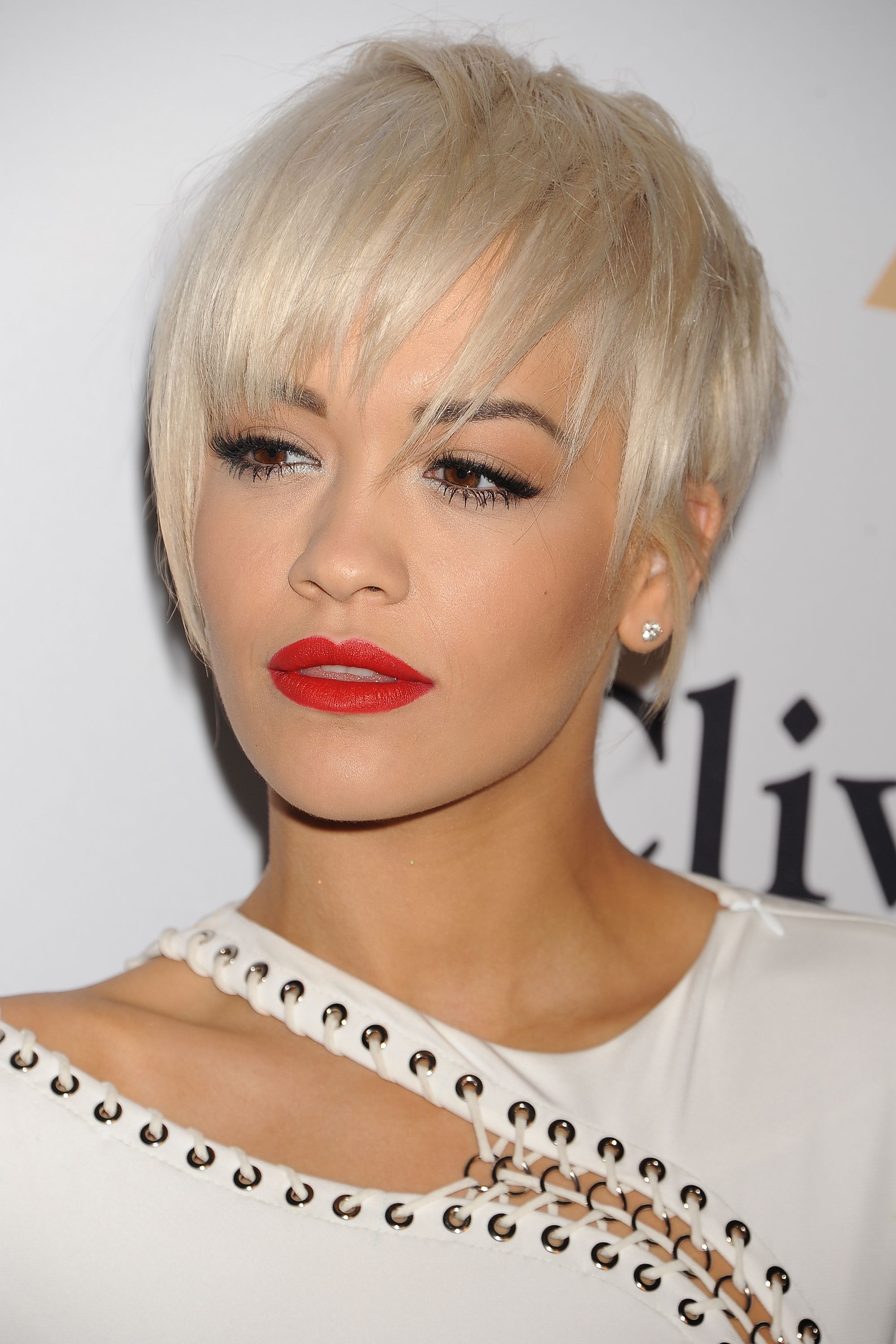 short blonde crop hairstyles