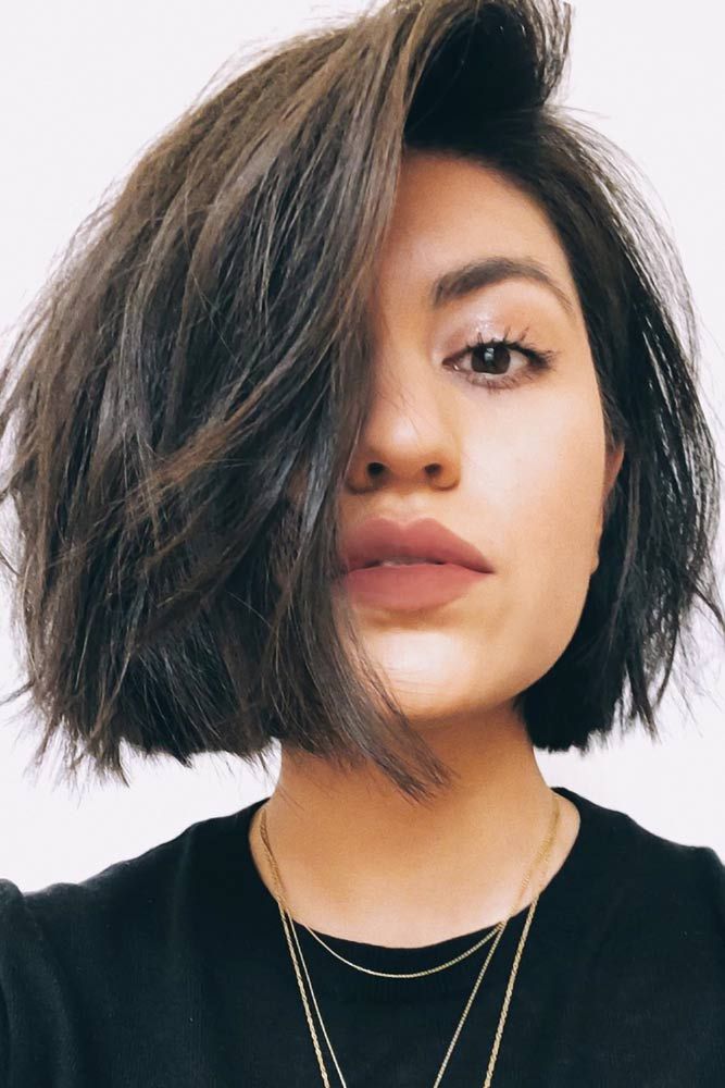 short hairstyles for round faces thick hair