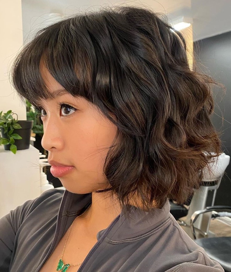 short wavy hair with bangs