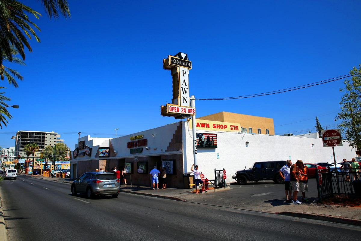 silver and gold pawn vegas