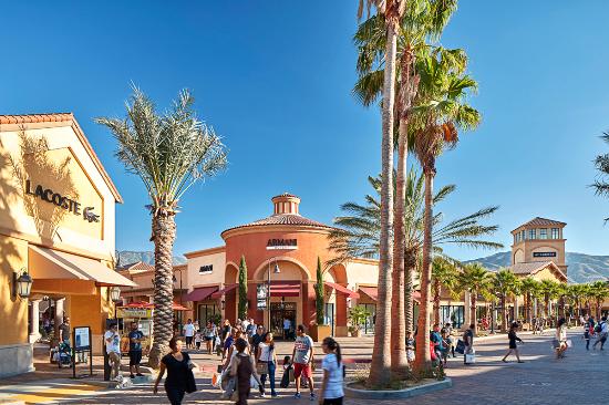 simons premium outlet